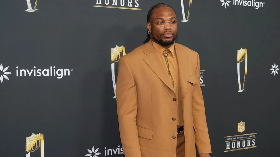 Ravens’ Derrick Henry gets big reveal from Adam Sandler during movie premiere