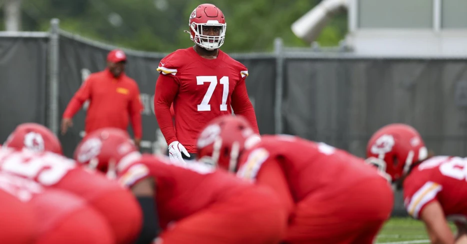 Tuesday training camp notebook: All eyes on Josh Simmons’ first day