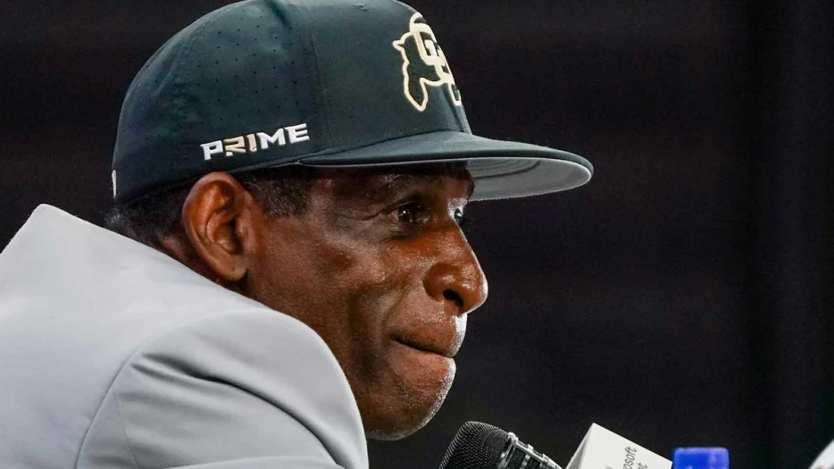 Buccaneers’ Todd Bowles reacts to Deion Sanders’ camp appearance to support Shilo