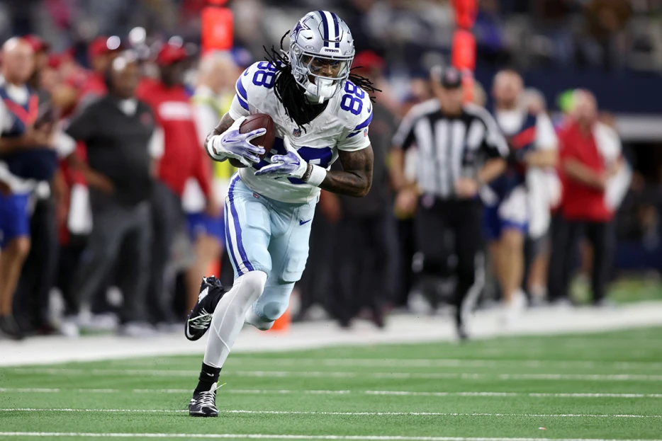 CeeDee Lamb, George Pickens respond to Cowboys fan’s ‘career season’ message
