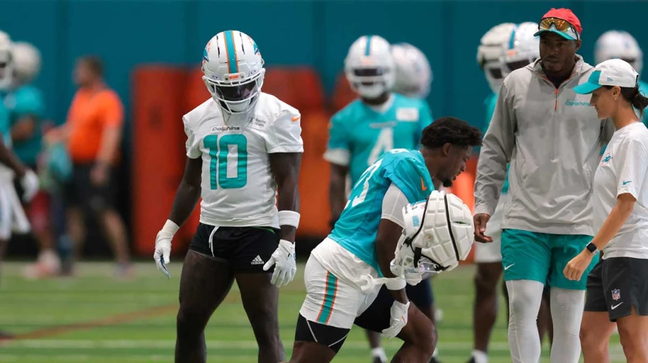 Dolphins’ offseason free agent defender goes down in training camp with ‘feared’ ACL injury