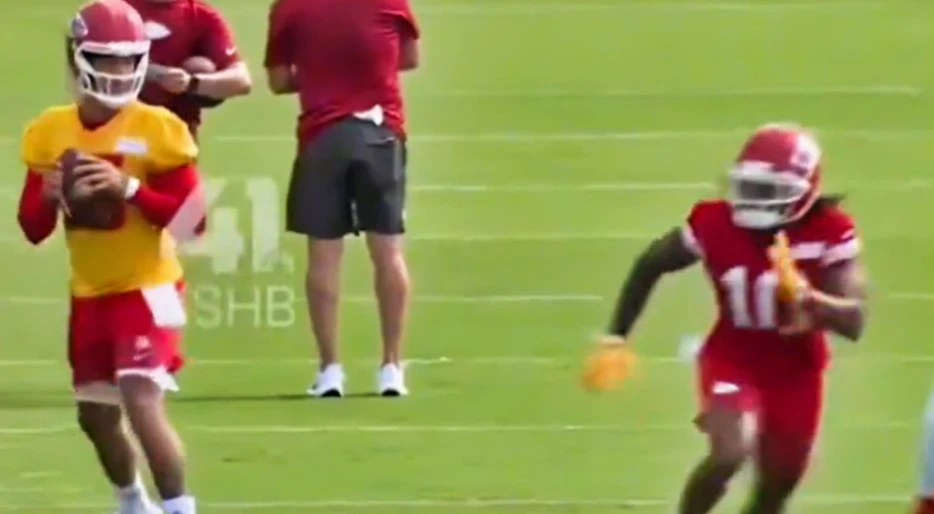 Chiefs RB Isiah Pacheco’s Running Routes Like Druski And Everyone Is Laughing