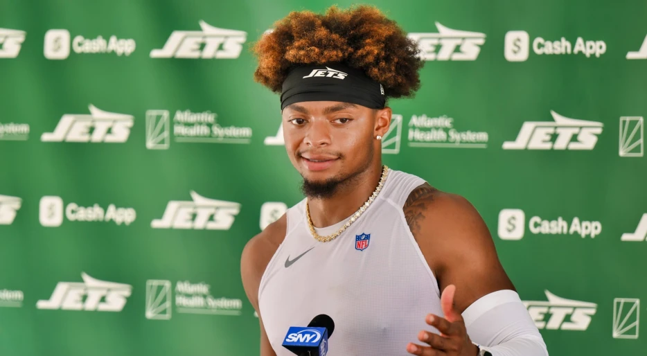 Crucial Injury Update Released On Jets QB Justin Fields After Being Carted Off Practice Field