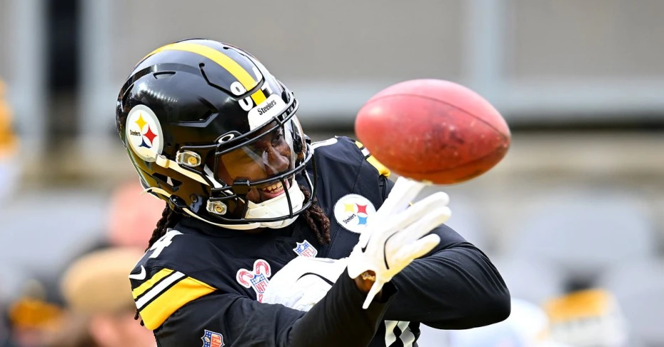 Jonnu Smith, Cordarrelle Patterson ‘day to day’ to open Steelers training camp