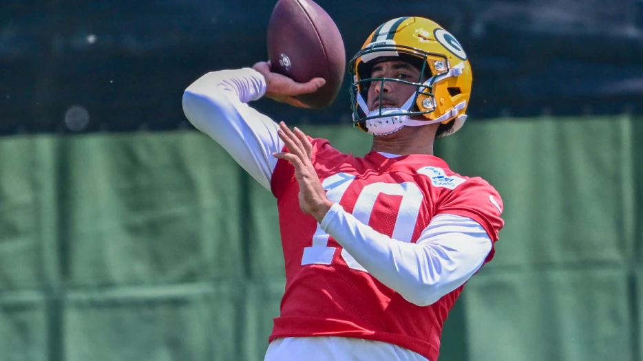 Jordan Love shares wholesome moment with Packers fans at training camp