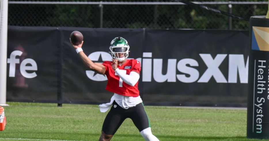 Justin Fields suffers dislocated toe injury in Jets practice