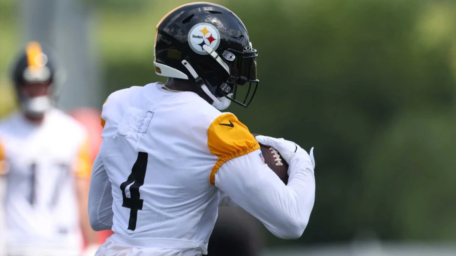 Steelers QB Aaron Rodgers jokes about training camp ‘suitemate’ DK Metcalf
