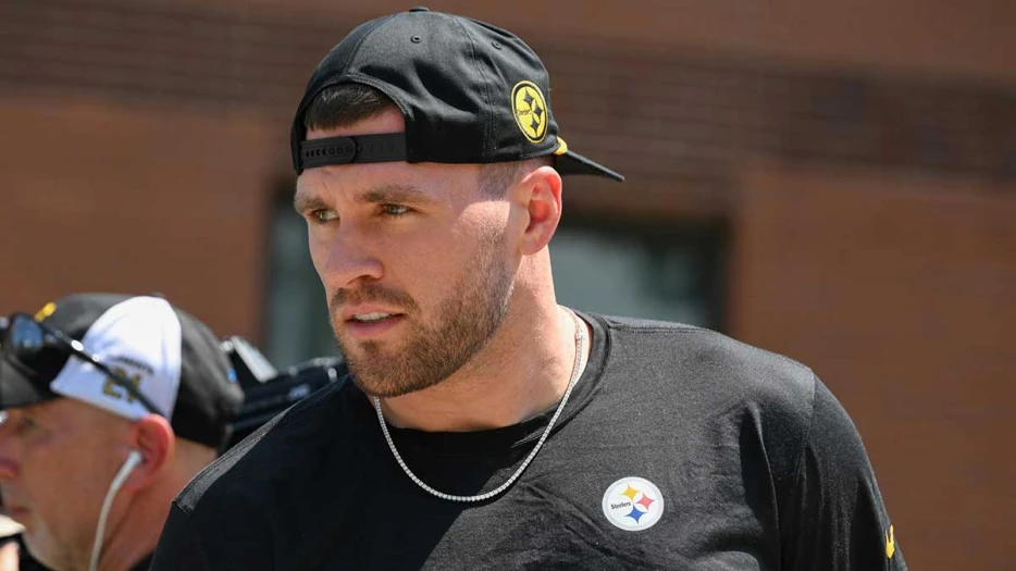 Steelers’ T.J. Watt admits he was trolling with viral offseason photo.