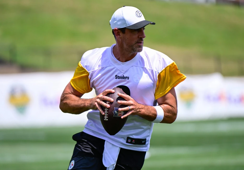 Aaron Rodgers, DK Metcalf Fostering Close Bond in Latrobe