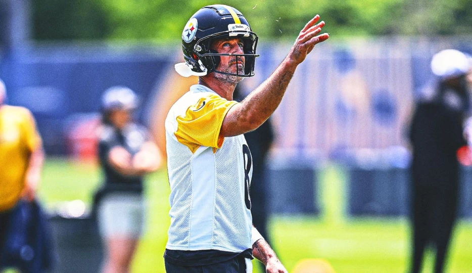 Aaron Rodgers' Training Camp in Pittsburgh Starts With Pick, Careful Optimism