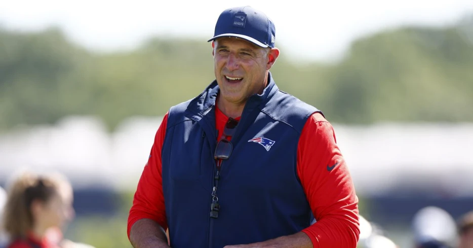 Patriots Training Camp Notebook: Mike Vrabel dials back intensity on Day 3