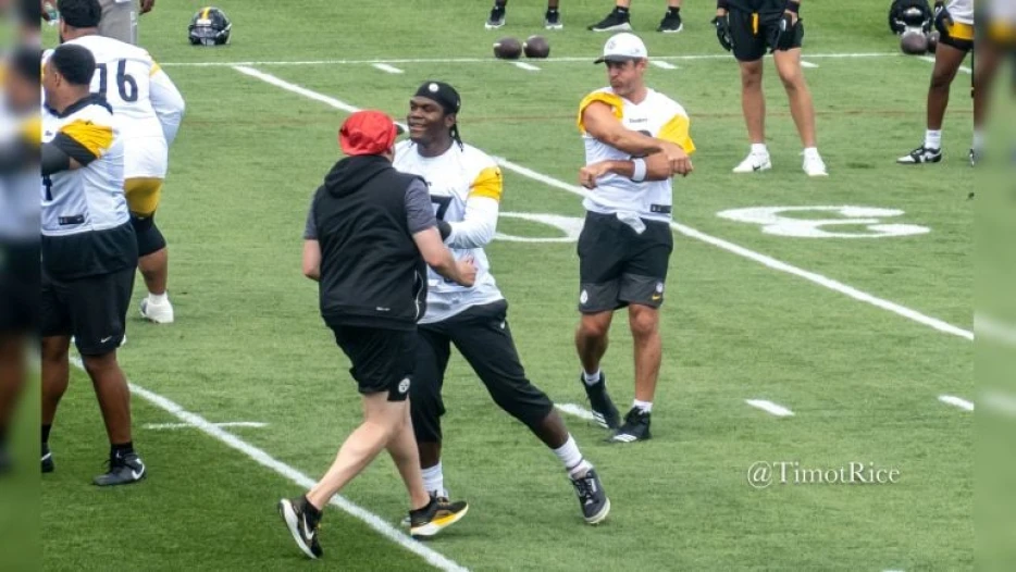 Steelers ‘Not Closing The Door’ On Rodgers Beyond 2025, Khan Says