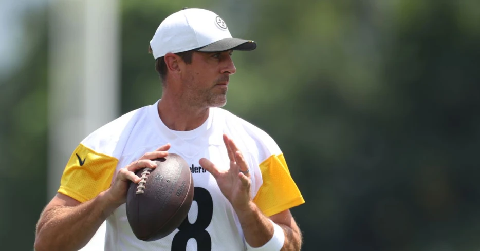 Steelers QB Aaron Rodgers unfazed by slow start at training camp