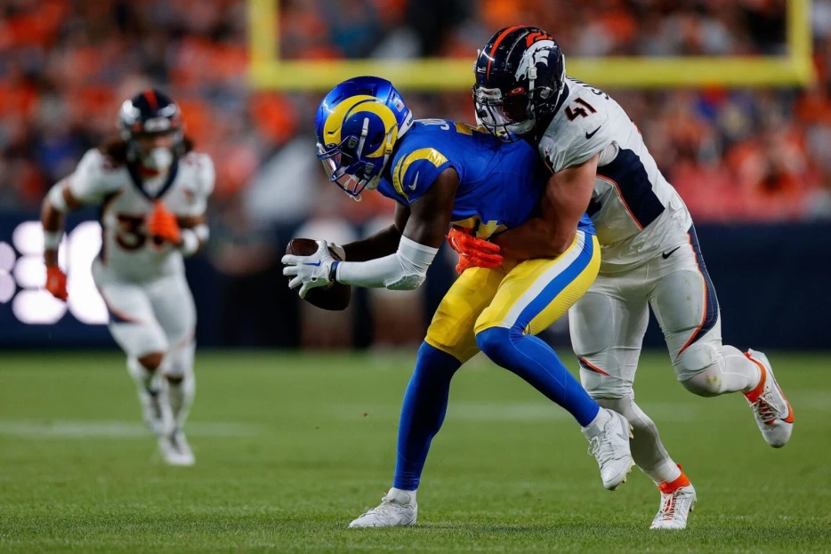 Broncos LB Drew Sanders Carted Off With Non-Achilles Lower Leg Injury