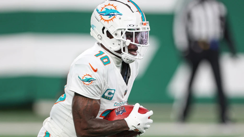 Colin Cowherd calls for Tyreek Hill trade off of Dolphins