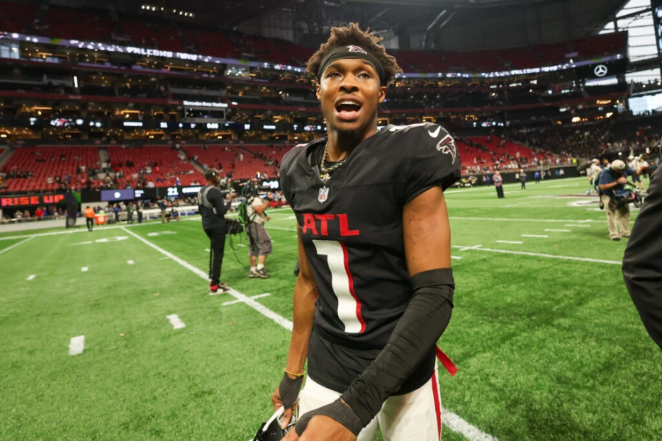 Falcons WR Darnell Mooney To Miss Time With Shoulder Injury