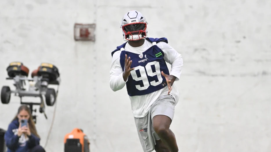Keion White Has Interesting Comments About Patriots’ Mike Vrabel