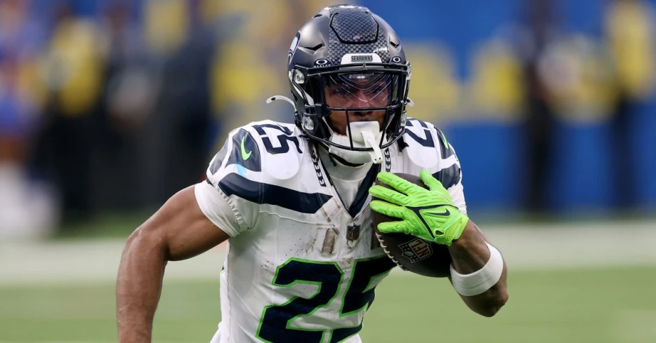 Kenny McIntosh carried off field after suffering leg injury during training camp