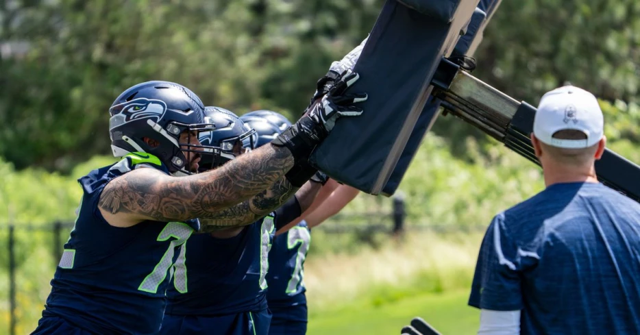 News, notes, and a one-handed catch from Day 3 of Seahawks training camp