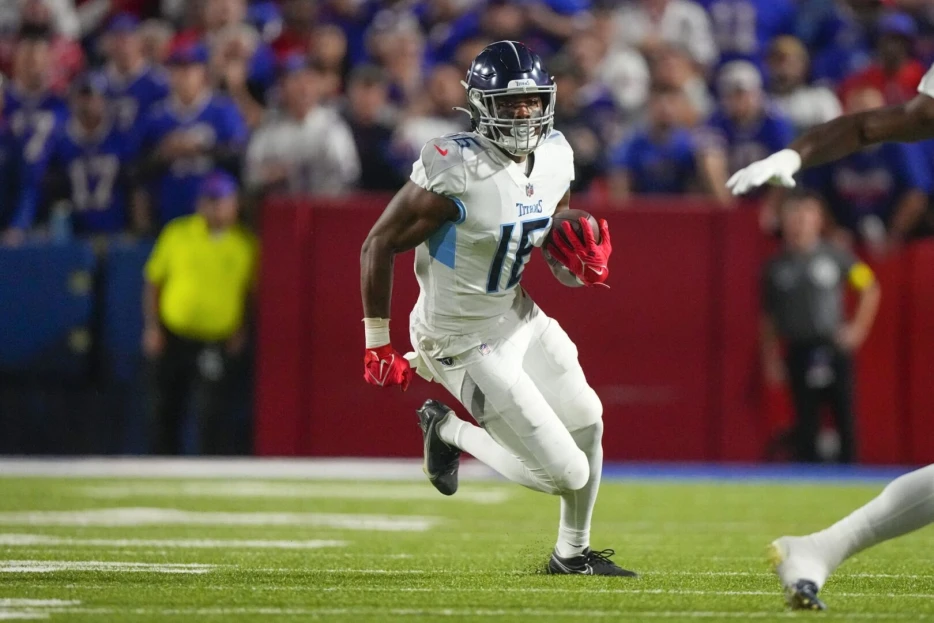 Titans WR Treylon Burks Suffers Fractured Collarbone
