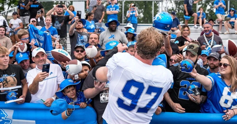 Training camp observations Day 6: Veteran DL, rookie WRs give fans a show