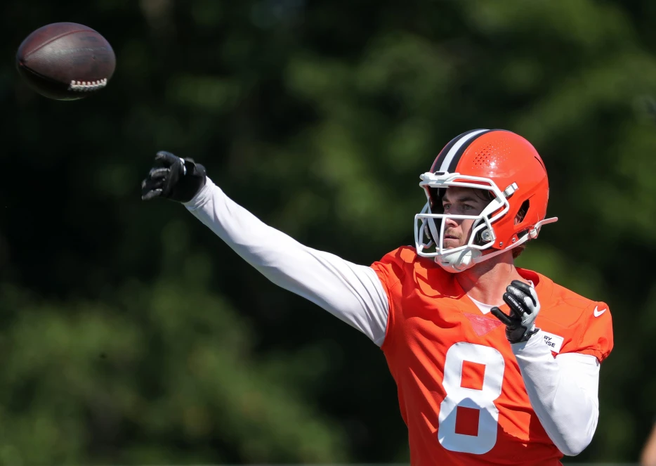 Browns QB Kenny Pickett Suffers Hamstring Injury