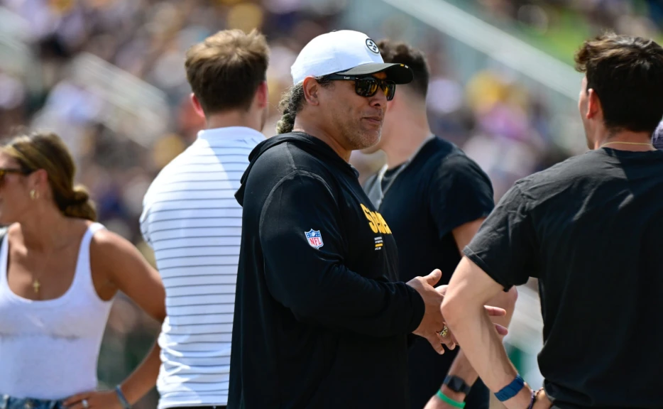 Daily News &amp; Links: Troy Polamalu at Training Camp; Mike Tomlin on Steelers Hall of Honor Class of 2025