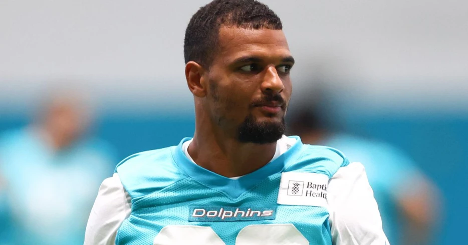 Dolphins restructure Minkah Fitzpatrick contract, continue work toward extension
