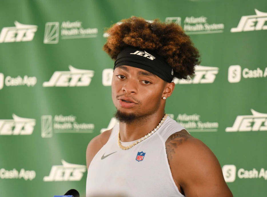 Jets QB Justin Fields Returns To Practice On Limited Basis