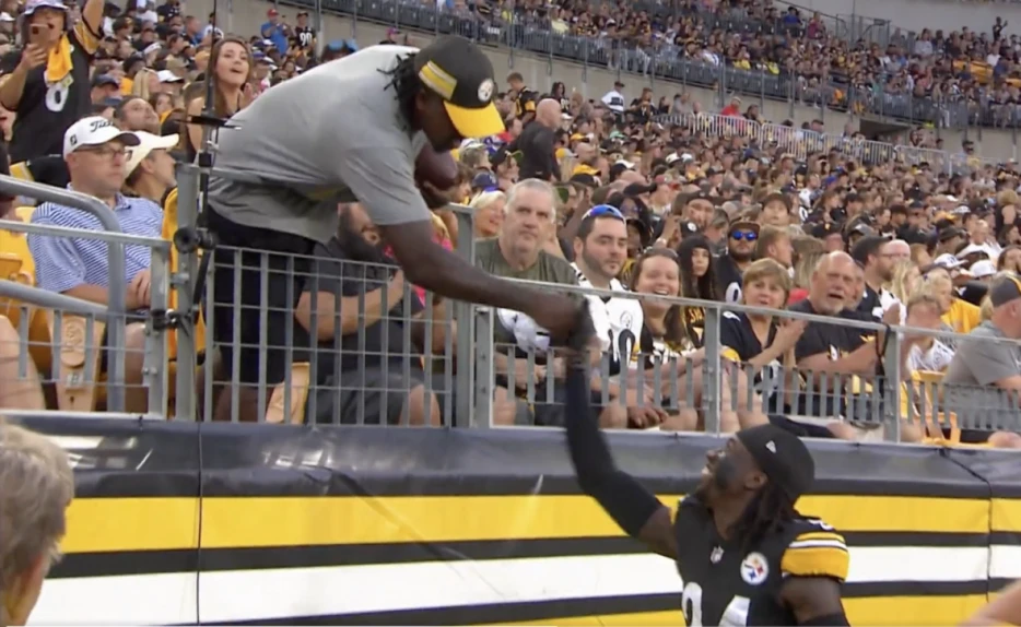 Joey Porter Jr. Welcomes Dad to Steelers Hall of Honor
