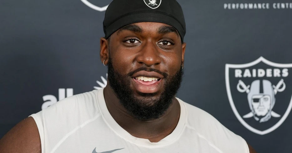 Silver Minings: DJ Glaze loves the challenge of facing Maxx Crosby in practice