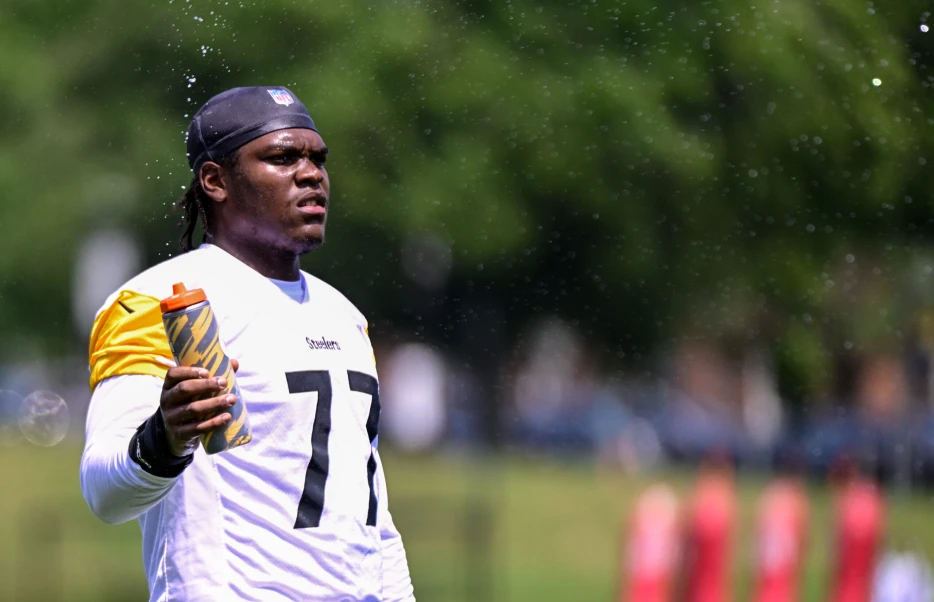 Steelers LT Broderick Jones Leaves Practice with Injury