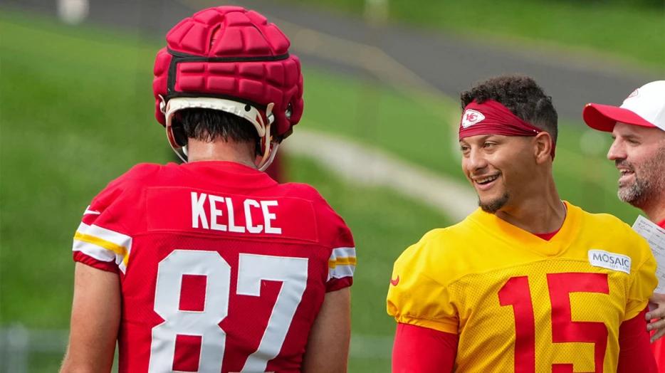 Travis Kelce shows off fresh cut at Chiefs training camp