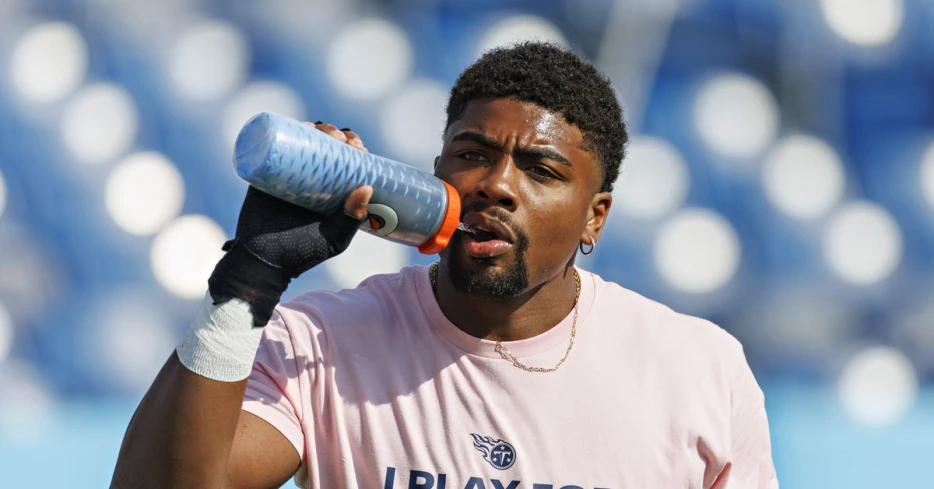 Treylon Burks likely breaks collar bone