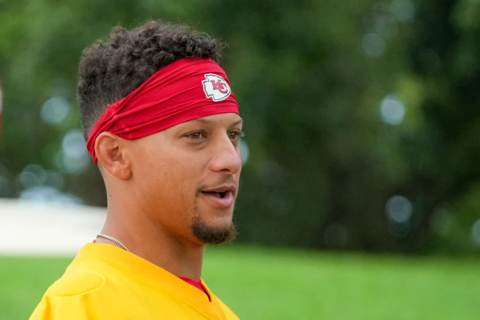 Chiefs’ Star QB Mahomes Poised for Tough 2025 Amid Signs of Decline