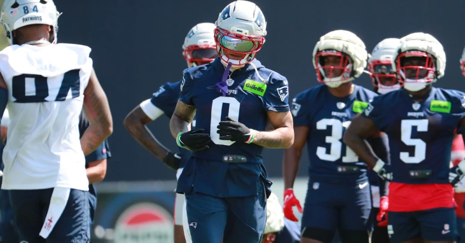 Christian Gonzalez leaving Patriots training camp practice with apparent injury