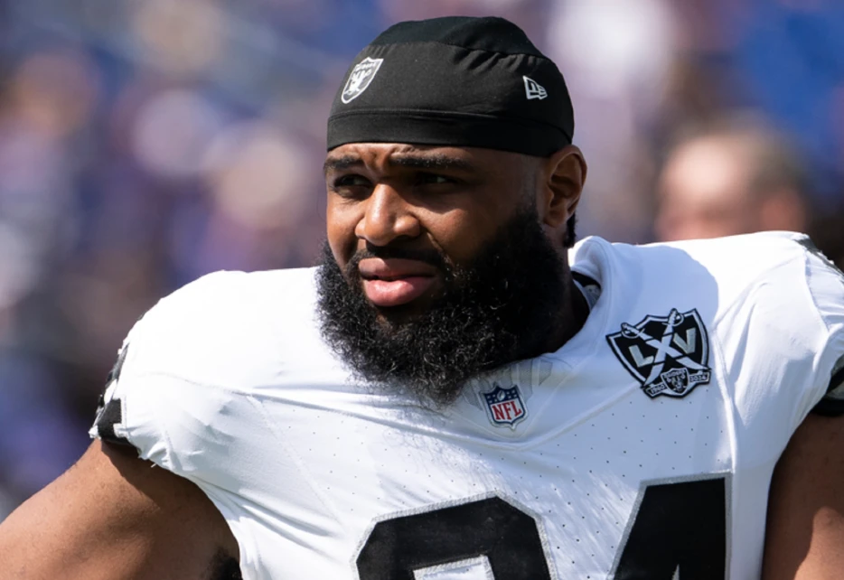 Christian Wilkins Allegedly Tried To ‘Playfully Kiss’ Teammate In The Locker Room, May Have Cost Him $35 Million