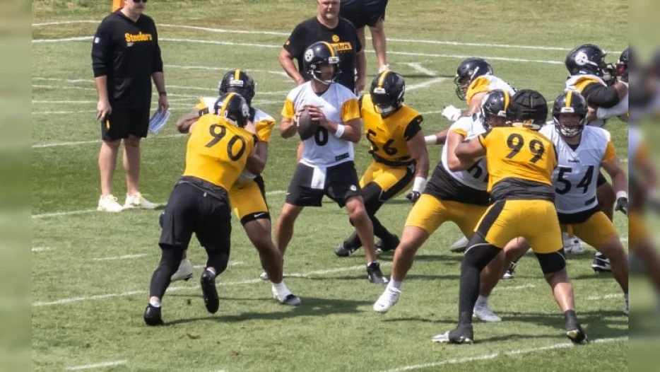 Columnist Sees Steelers Betting On Aaron Rodgers To ‘Elevate’ Team As Biggest Challenge Of Season