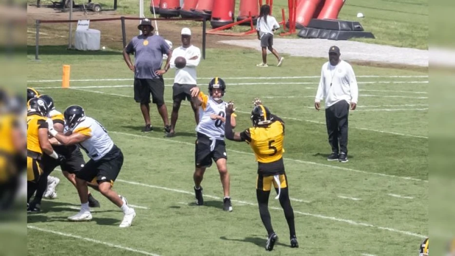 ‘Greatest Thrower Of The Football I Have Ever Seen’: Dulac In Awe Of Rodgers’ ‘Astonishing’ Release
