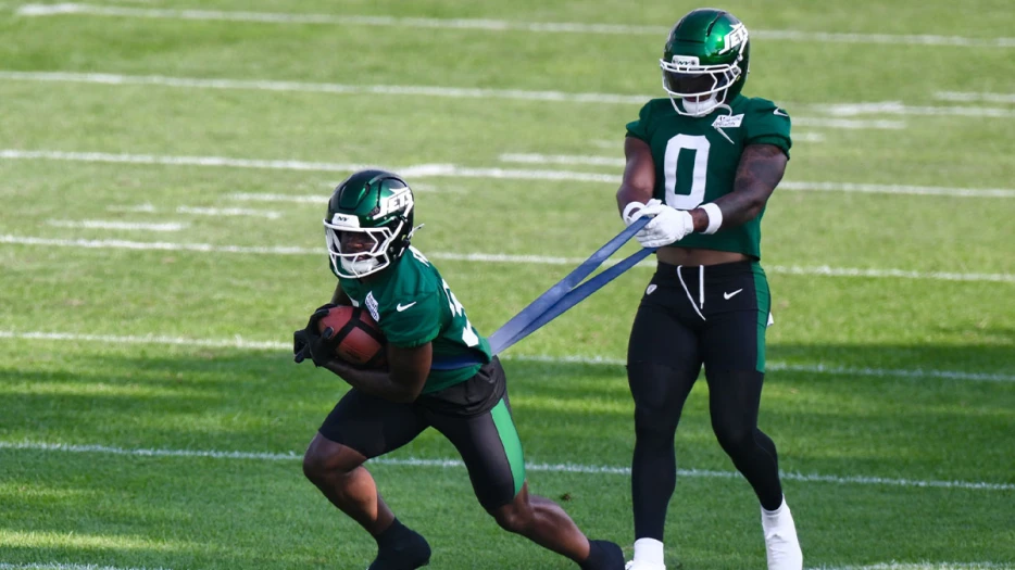 Jets rusher announces retirement at just 24 years old