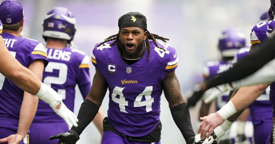 NFL Chaos vs. Vikings Calm: Training Camp Tidbits &amp; More