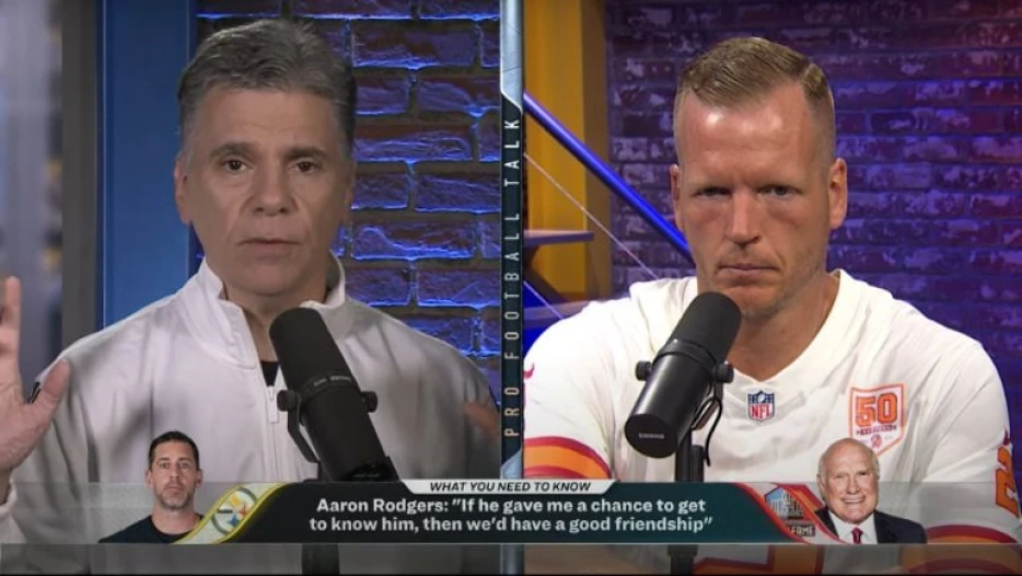 ‘Not Gonna Be Perfect Right Away’: Chris Simms Says Not To ‘Overreact’ To Aaron Rodgers’ Camp INTs