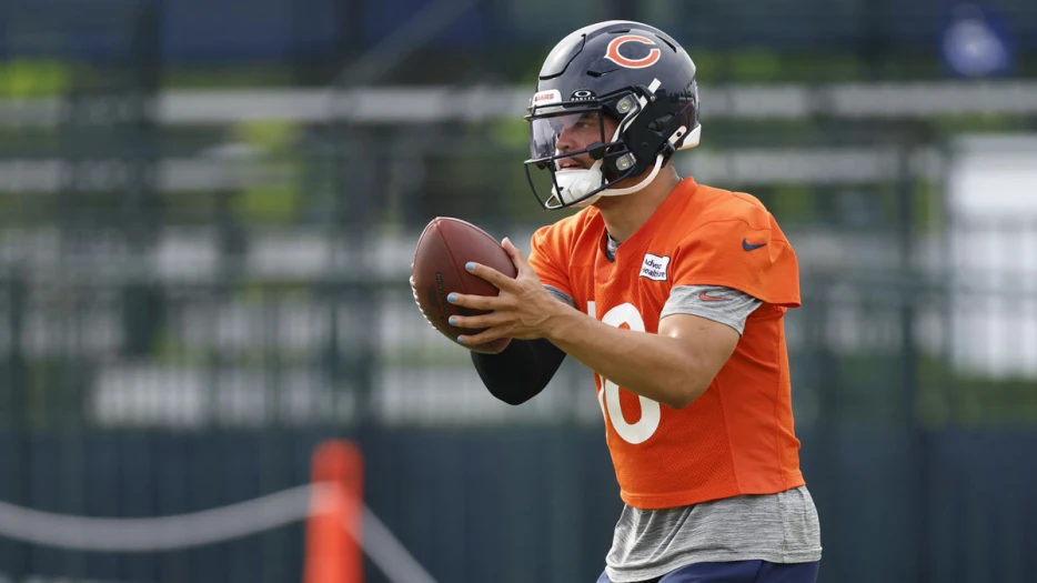 Young Bulls show Caleb Williams support at Bears training camp