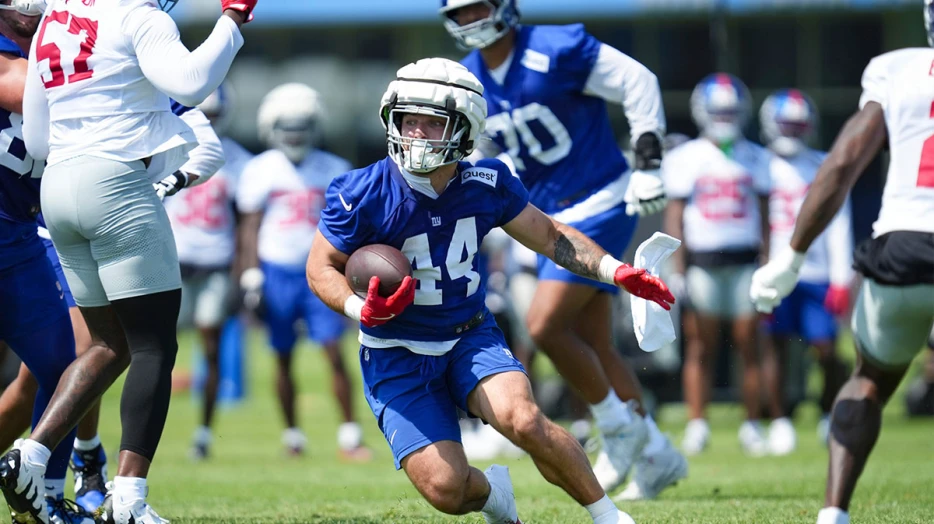 Cam Skattebo hype train led by star Giants teammates