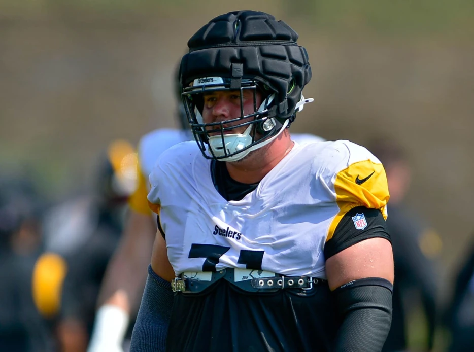 Former Steelers Offensive Lineman Abruptly Retires