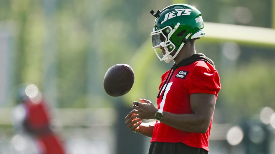 Jets QB Justin Fields provides encouraging update on toe injury