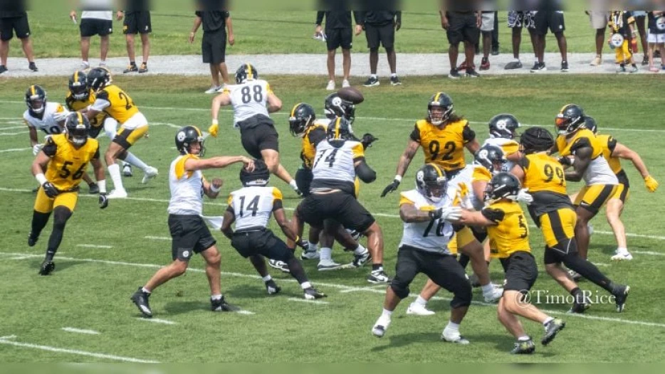 O-Line’s Understanding Of Aaron Rodgers’ Cadence Is Becoming ‘Second Nature,’ Says Mason McCormick