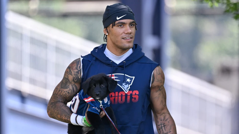 Patriots Missing Two Key Pieces After Christian Gonzalez Injury