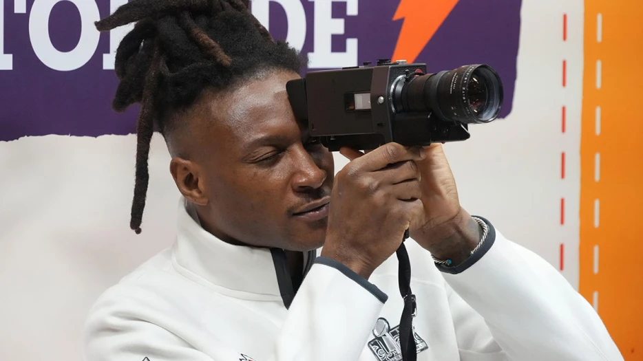 Ravens’ DeAndre Hopkins fires 3-word reaction to epic highlight with Lamar Jackson