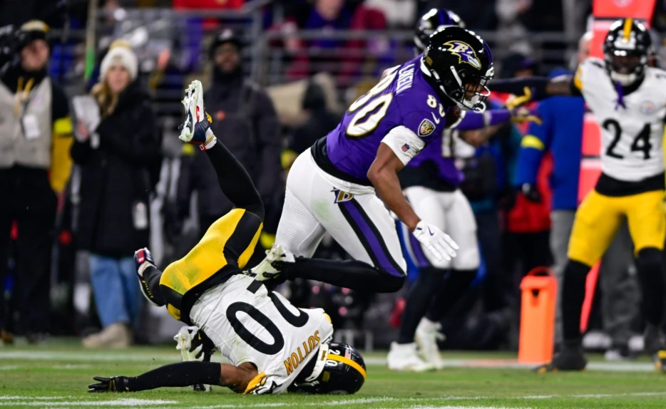 Ravens Star TE Carted Off the Field at Practice
